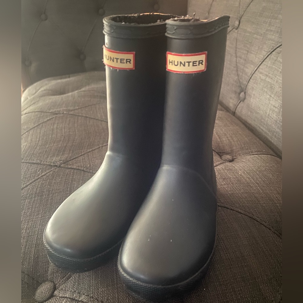 Like new size 12 us worn once came from a smoke free home beautiful in person